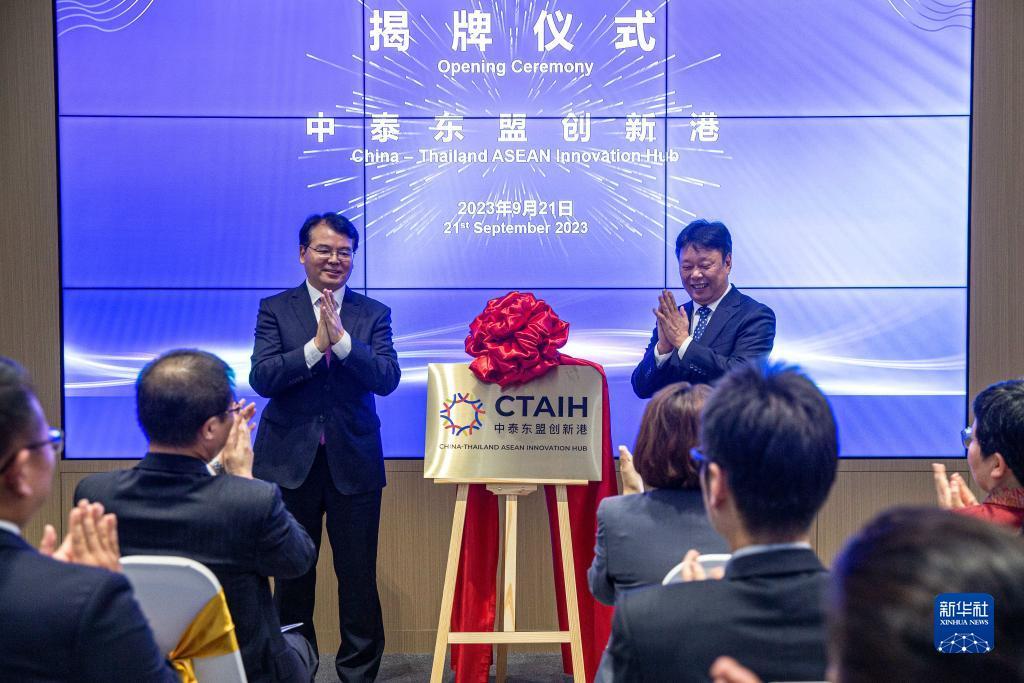 无敌炸金花下载